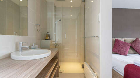 Kisetsukan Niseko Property Niseko Realty Master Bathroom 1024x682