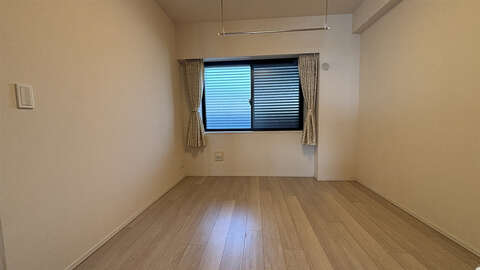 Modern 2 BR Bayfront12