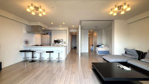 Modern 2 BR Bayfront14