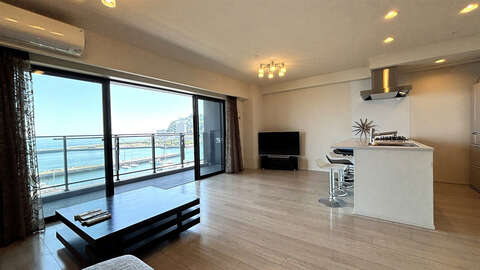 Modern 2 BR Bayfront15