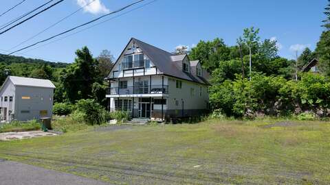 Moiwa Lodge and Large Land 2
