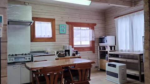 Niseko Realty Hirafu Cabin Hideaway 04