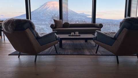 Penthouse East Living 1