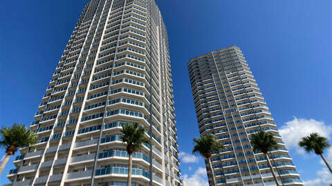 RYUX Tower West Ocean View Apartment14