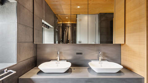 Raiko Place Bathroom
