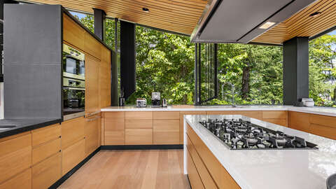 Raiko Place Kitchen 3