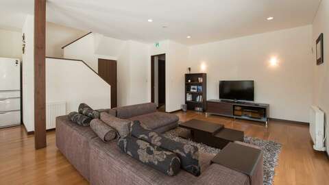 Rausudake Country Resort Niseko Living 1920x1080