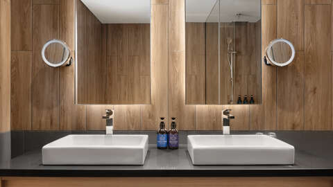 Rooms and Suites Master Vanity 2024 02 23 030332 xtkw