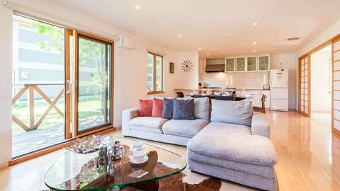 Shikotsu Country Resort Niseko Living Space 1920x1080