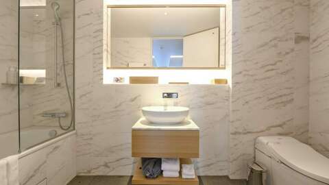 Skye 605 606 master bathroom 1024x683