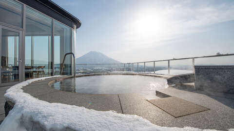 Skye Niseko Interior Yotei West Balcony High Res 7