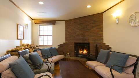Snowgum Lodge Downstairs Lounge Area