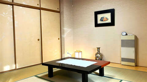 Spacious 3 BR Corner Condominium with Flexible14